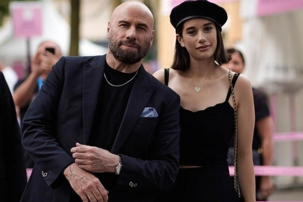 Удивил: 71-летний Джон Траволта закрутил роман с Ким Бейсингер 