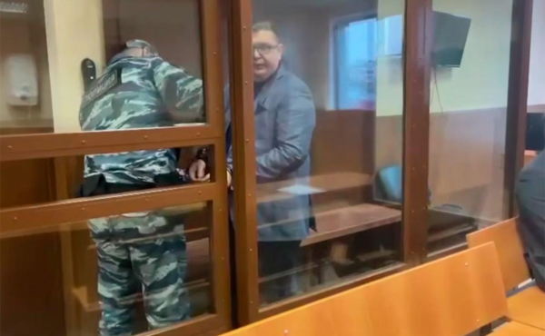 
                    Бывший менеджер &laquo;Аэрофлота&raquo; получил девять лет за растрату 3,8 млрд руб.
                